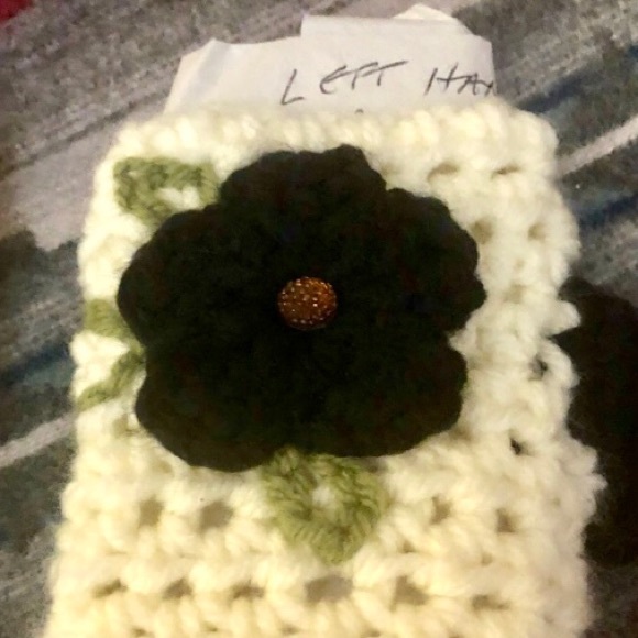 HAND KNIT hat and gloves - Picture 4 of 7